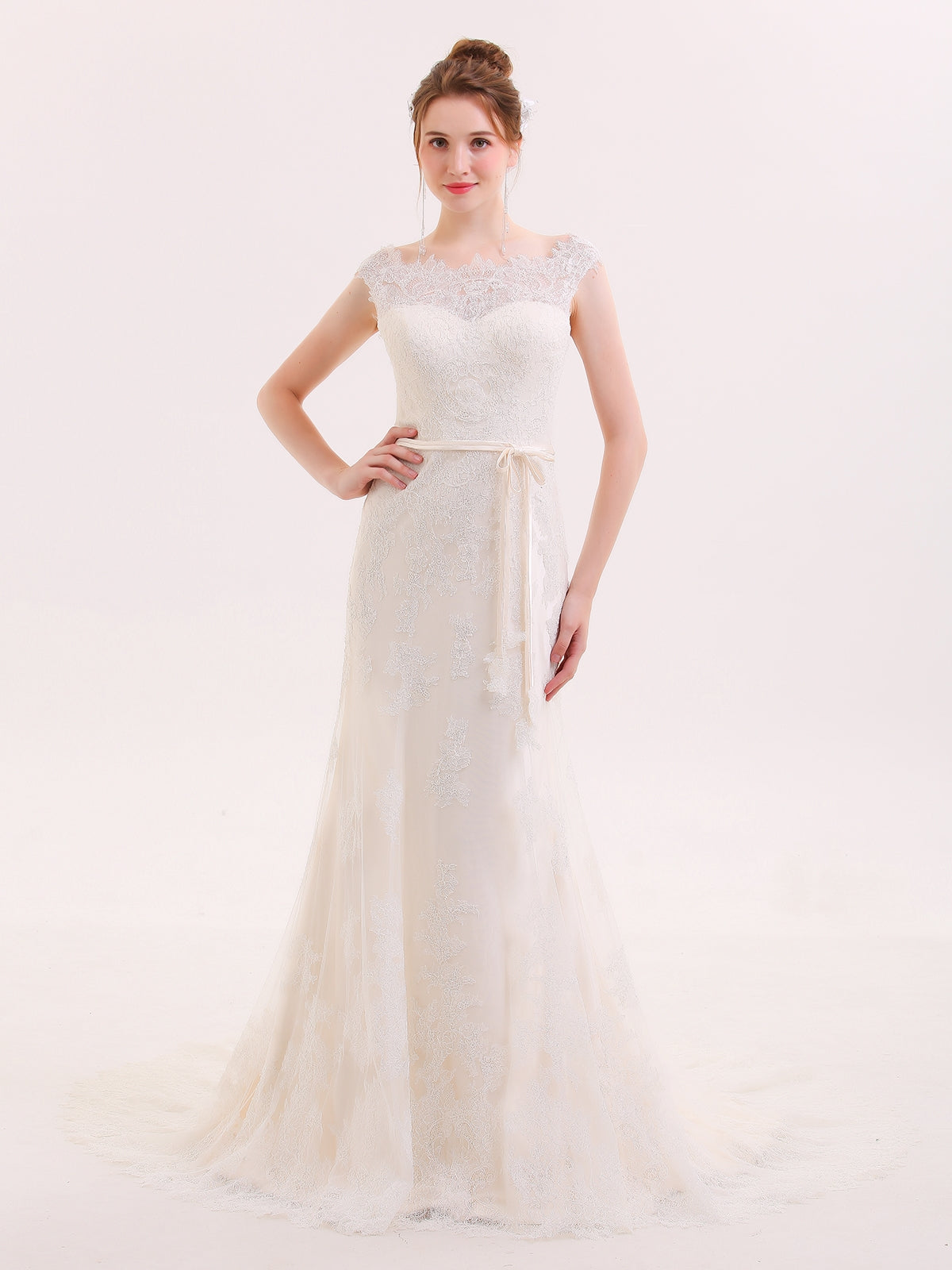Vestido de Novia Sirena de Encaje con Cuello Ilusionado en Color Champagne